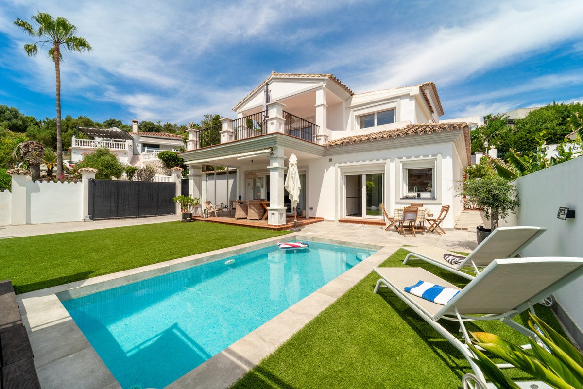 4 Bed Detached Villa in Cerros del Aguila