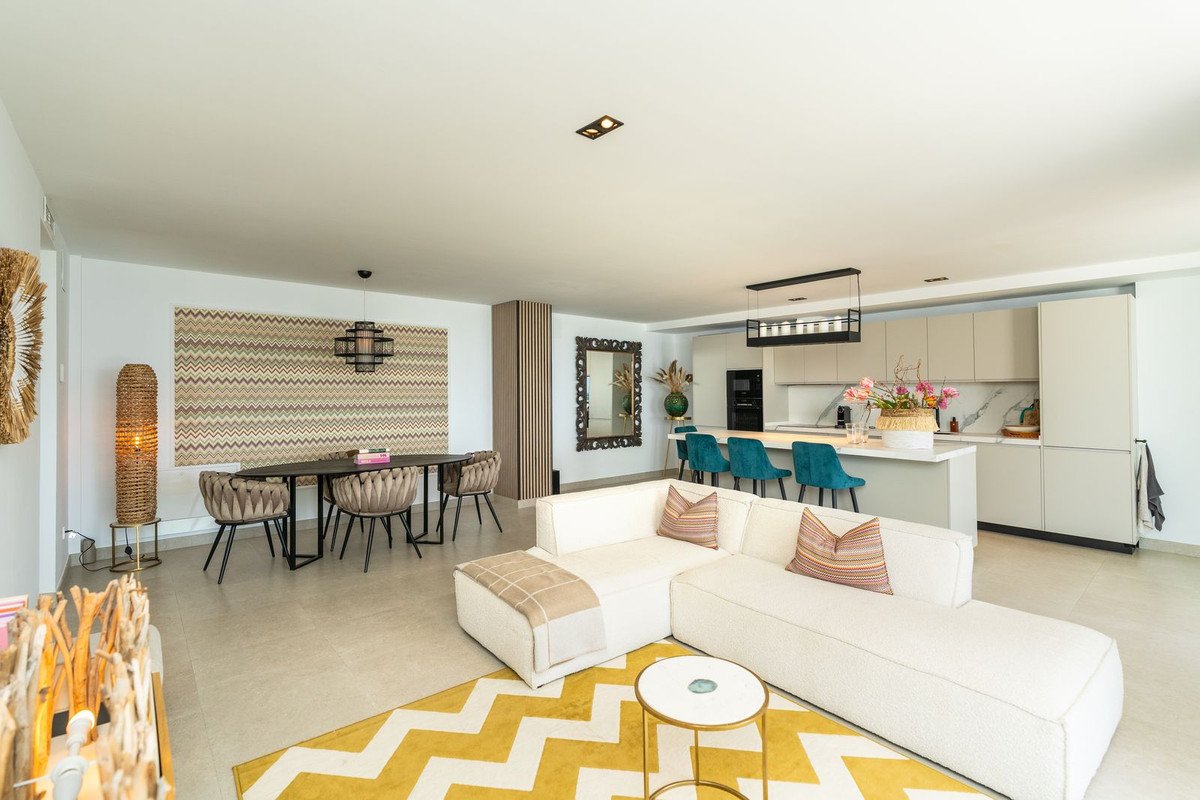 3 Bed Middle Floor Apartment in Torrequebrada