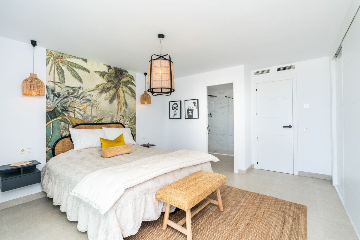 3 Bed Middle Floor Apartment in Torrequebrada