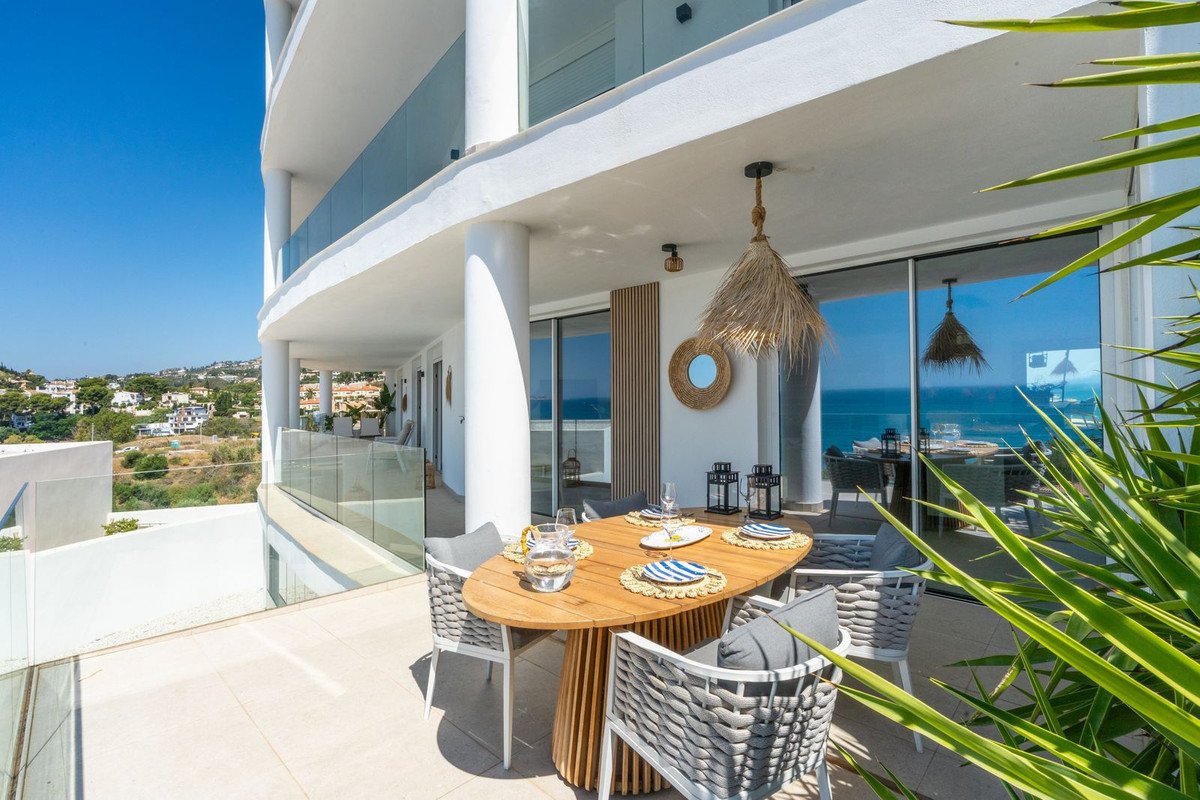 3 Bed Middle Floor Apartment in Torrequebrada