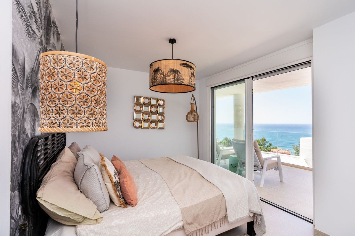 3 Bed Middle Floor Apartment in Torrequebrada