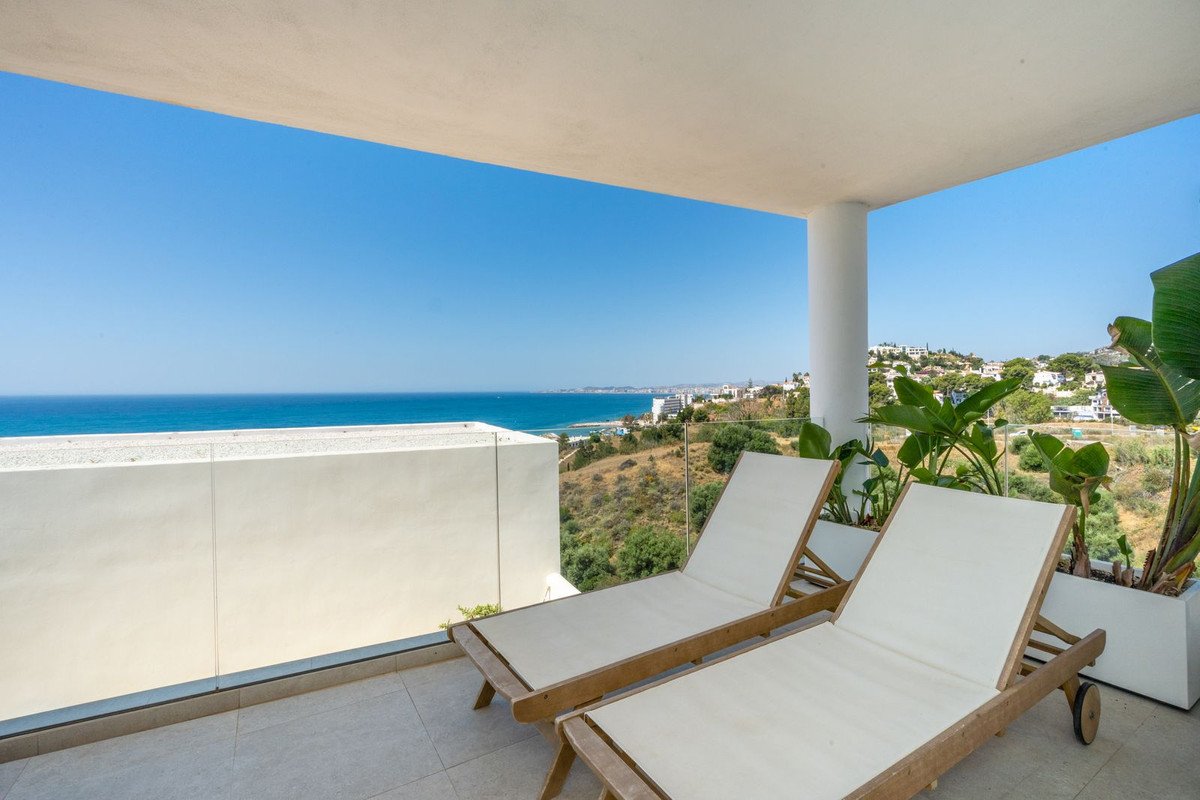 3 Bed Middle Floor Apartment in Torrequebrada