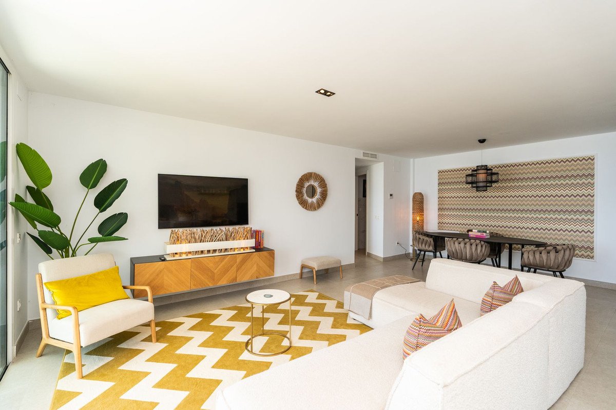 3 Bed Middle Floor Apartment in Torrequebrada