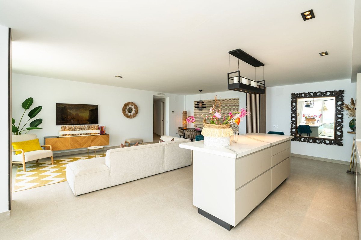 3 Bed Middle Floor Apartment in Torrequebrada
