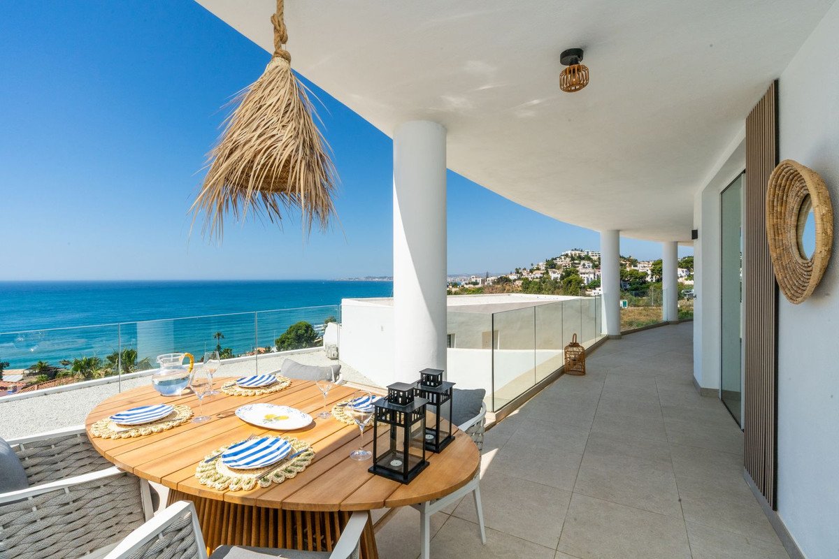 3 Bed Middle Floor Apartment in Torrequebrada