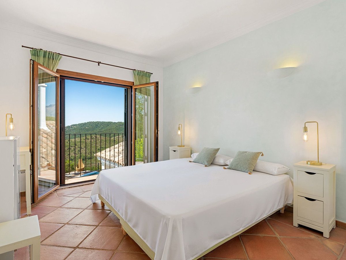 5 Bed Detached Villa in Benahavís