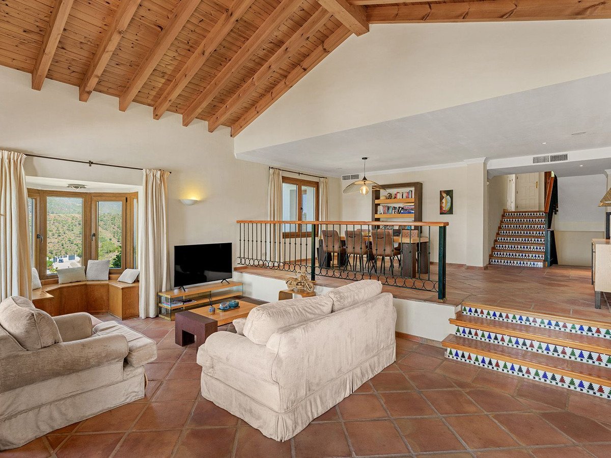 5 Bed Detached Villa in Benahavís