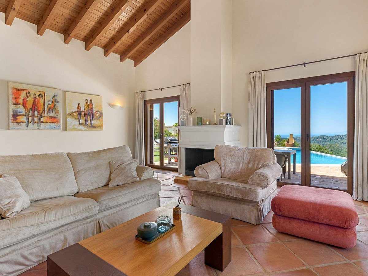5 Bed Detached Villa in Benahavís