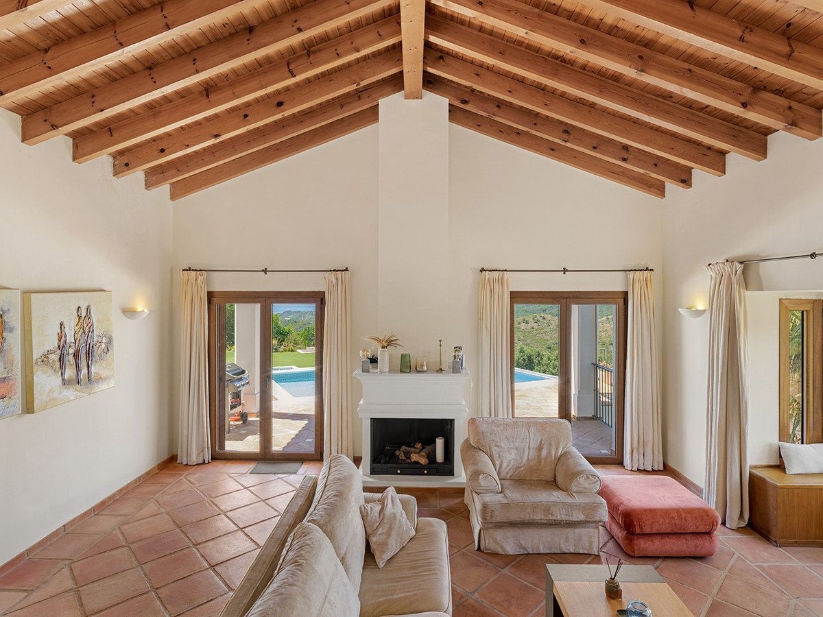 5 Bed Detached Villa in Benahavís