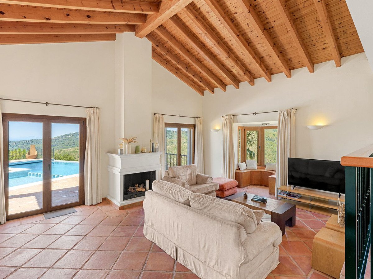 5 Bed Detached Villa in Benahavís