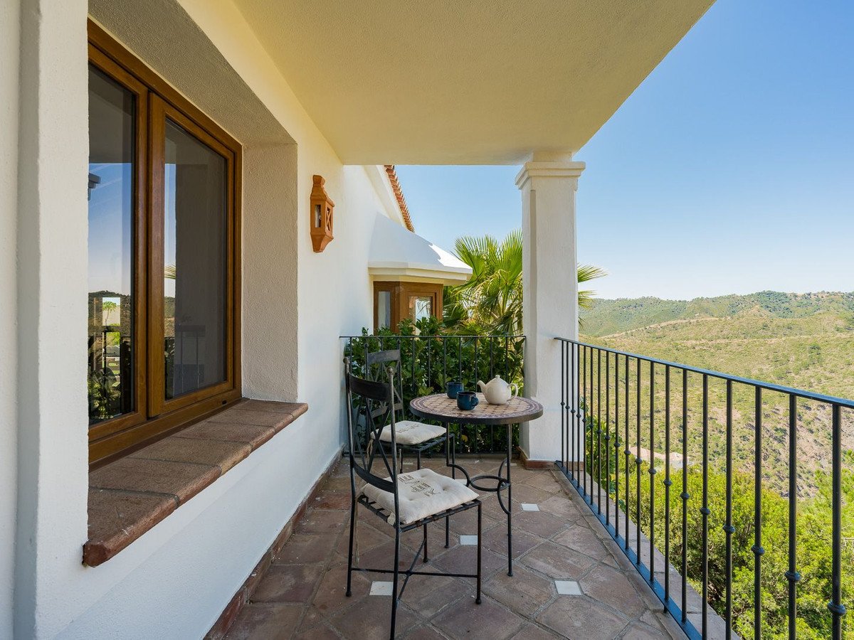 5 Bed Detached Villa in Benahavís