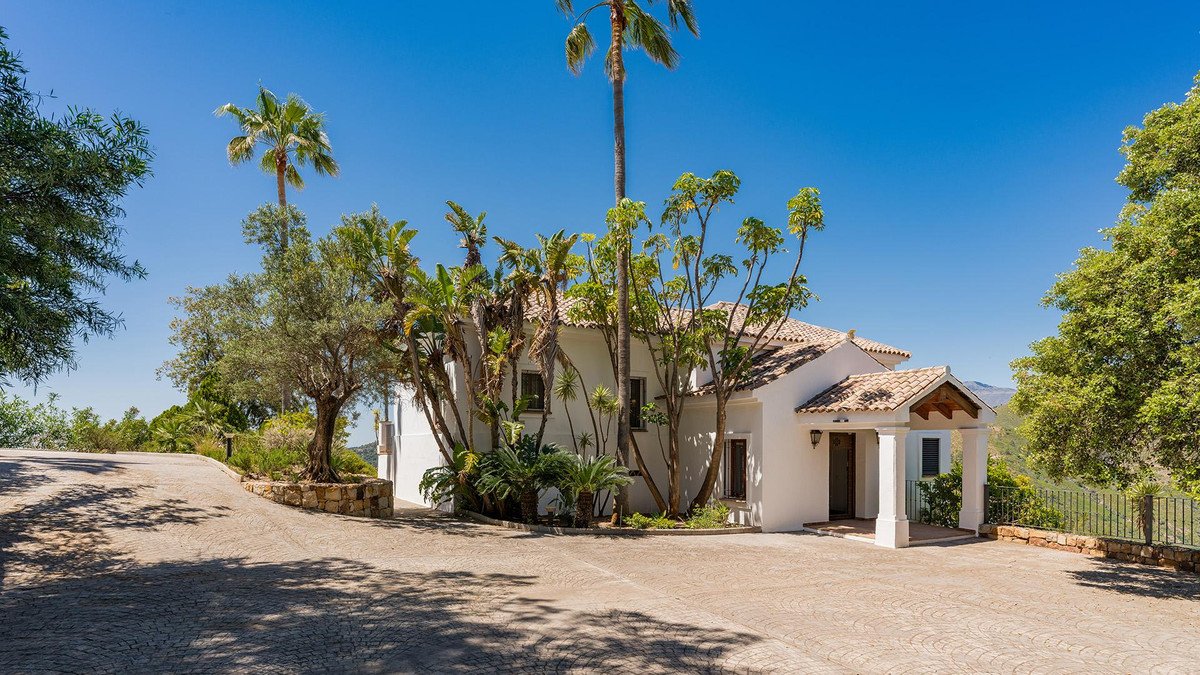 5 Bed Detached Villa in Benahavís