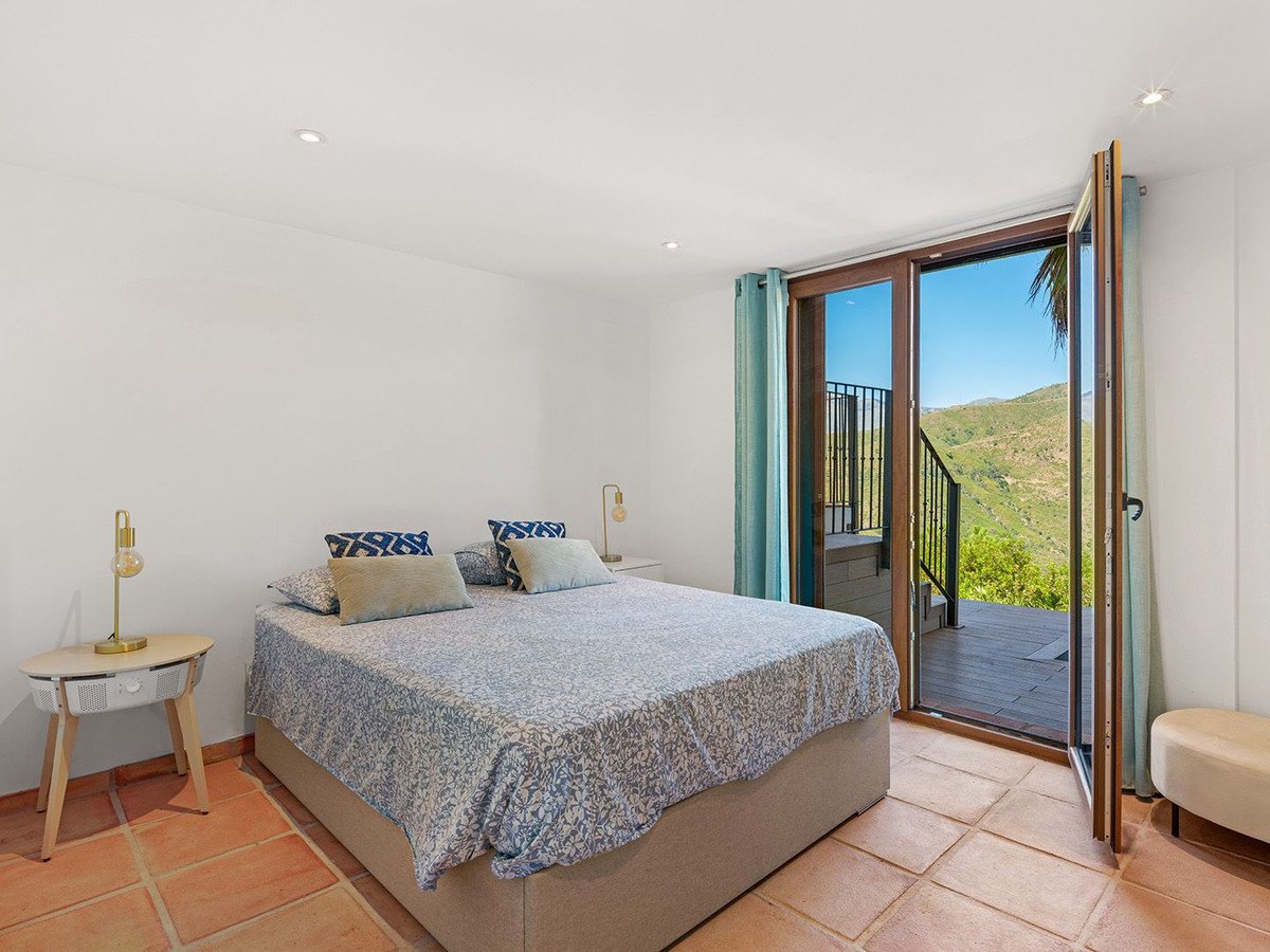 5 Bed Detached Villa in Benahavís