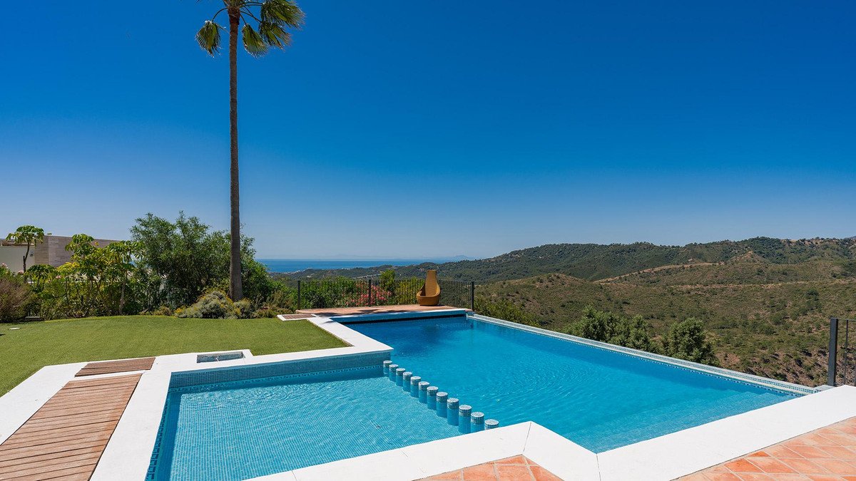 5 Bed Detached Villa in Benahavís