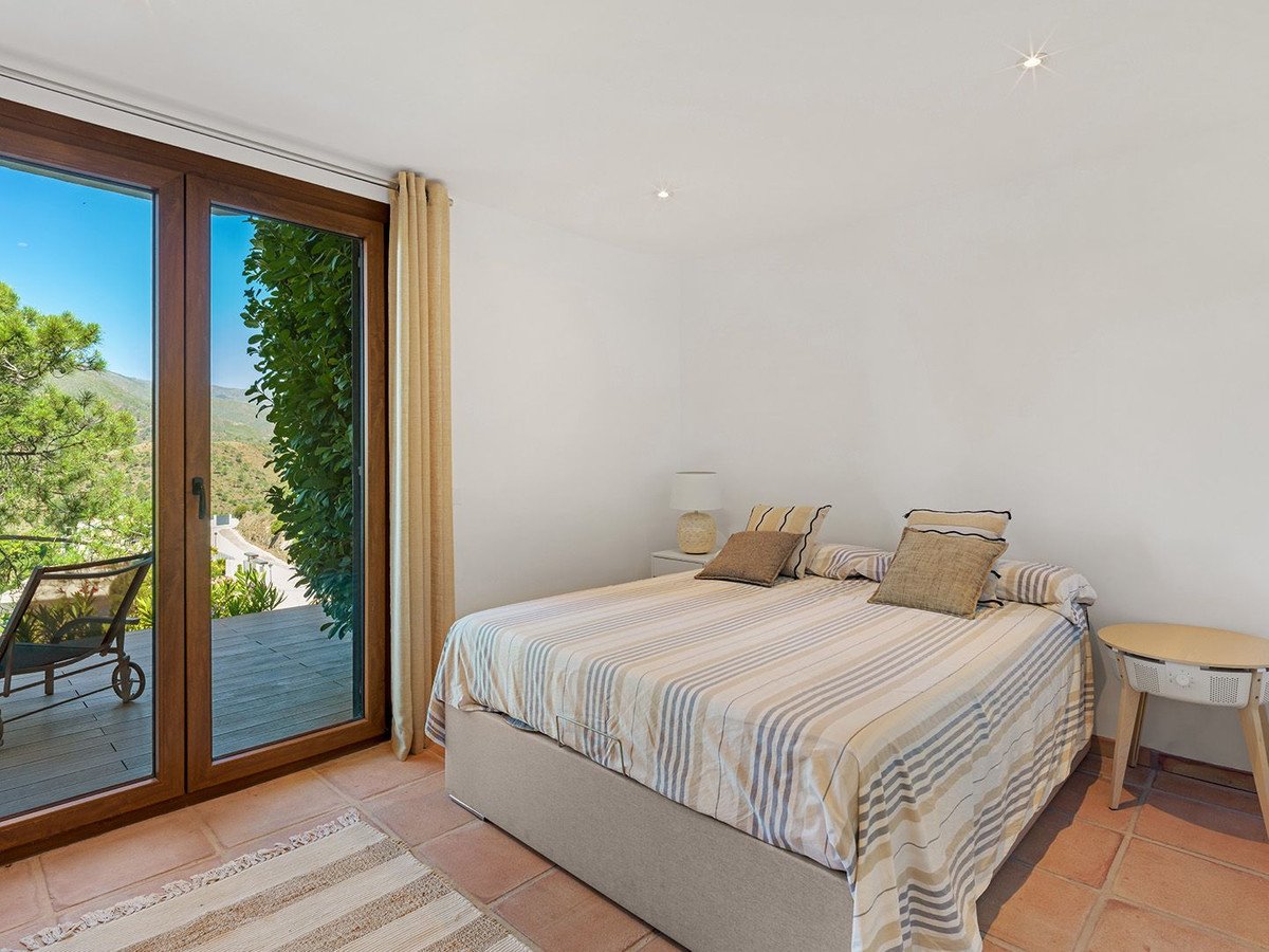 5 Bed Detached Villa in Benahavís