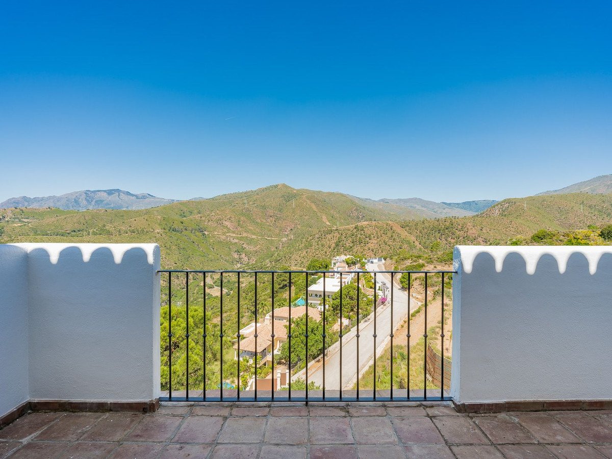 5 Bed Detached Villa in Benahavís
