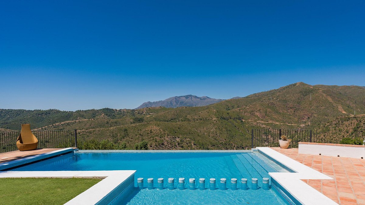5 Bed Detached Villa in Benahavís