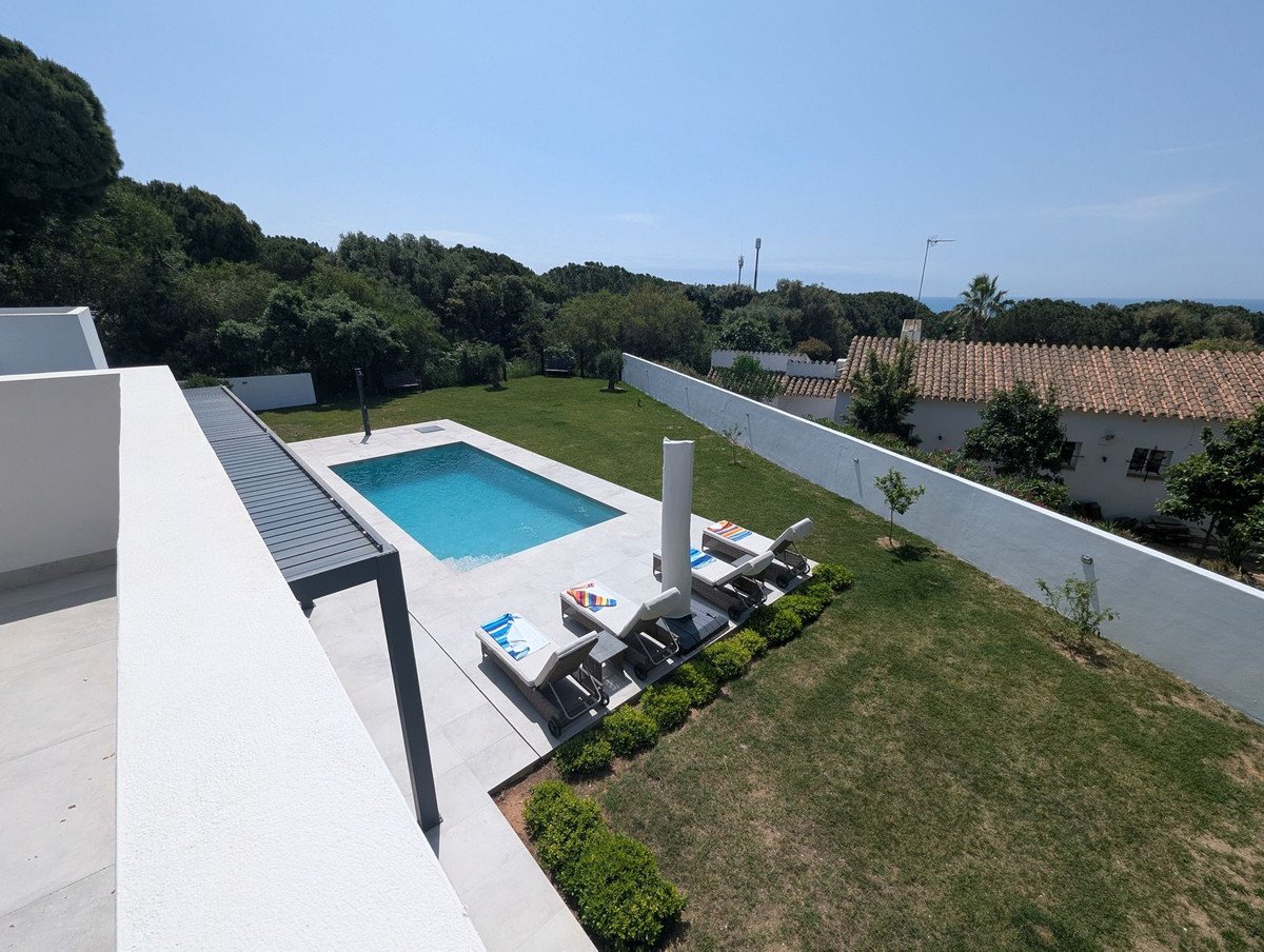 3 Bed Detached Villa in Artola