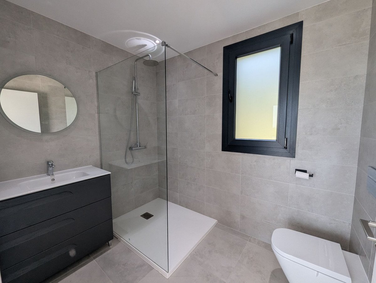 3 Bed Detached Villa in Artola