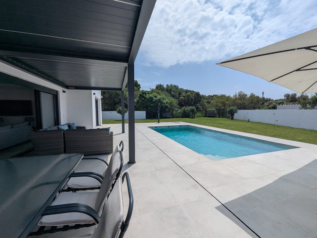 3 Bed Detached Villa in Artola