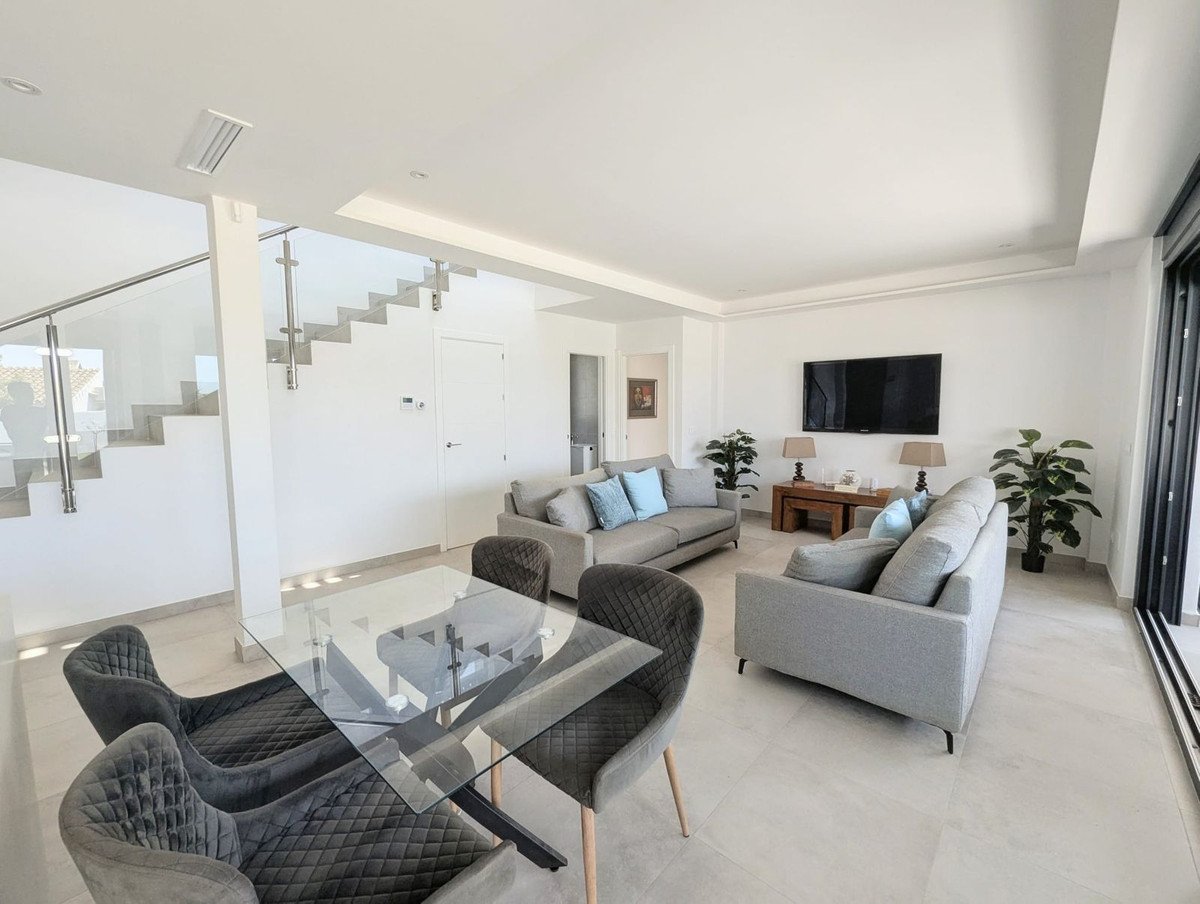 3 Bed Detached Villa in Artola