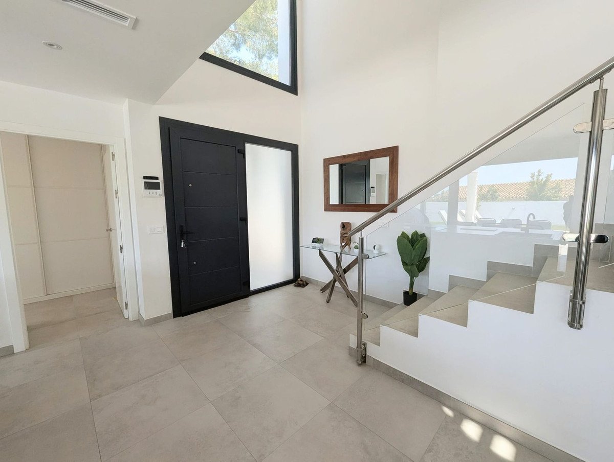 3 Bed Detached Villa in Artola