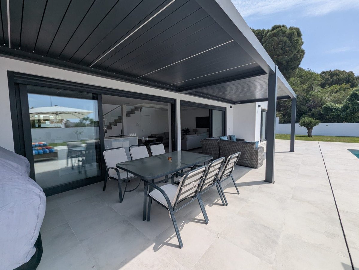 3 Bed Detached Villa in Artola