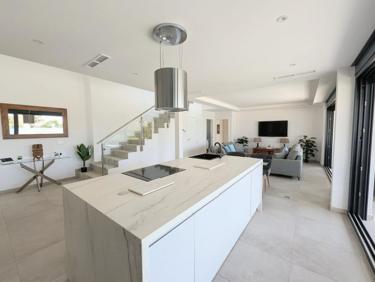 3 Bed Detached Villa in Artola