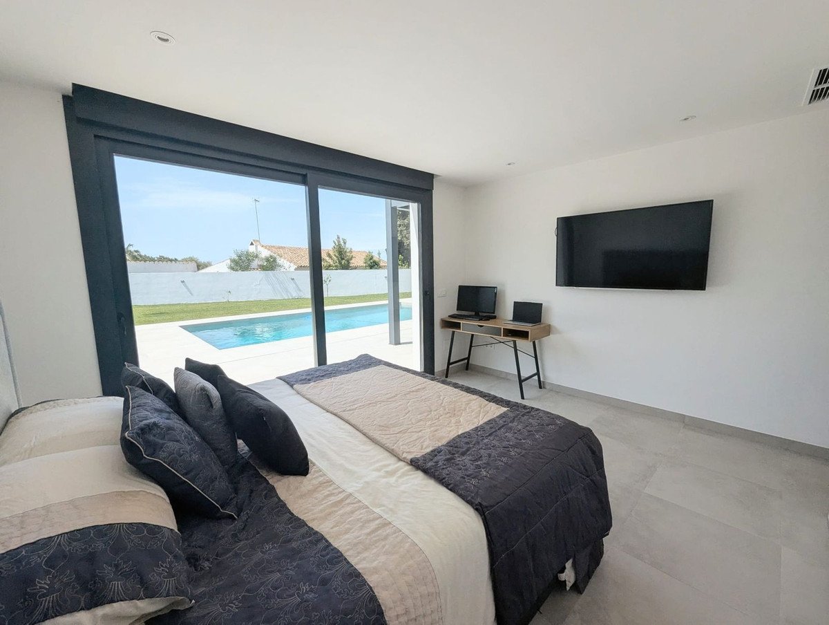 3 Bed Detached Villa in Artola