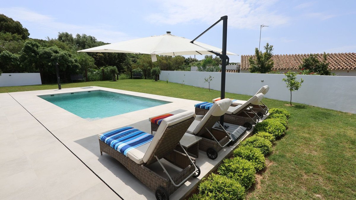 3 Bed Detached Villa in Artola