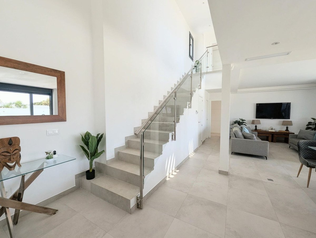3 Bed Detached Villa in Artola