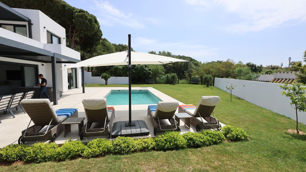 3 Bed Detached Villa in Artola