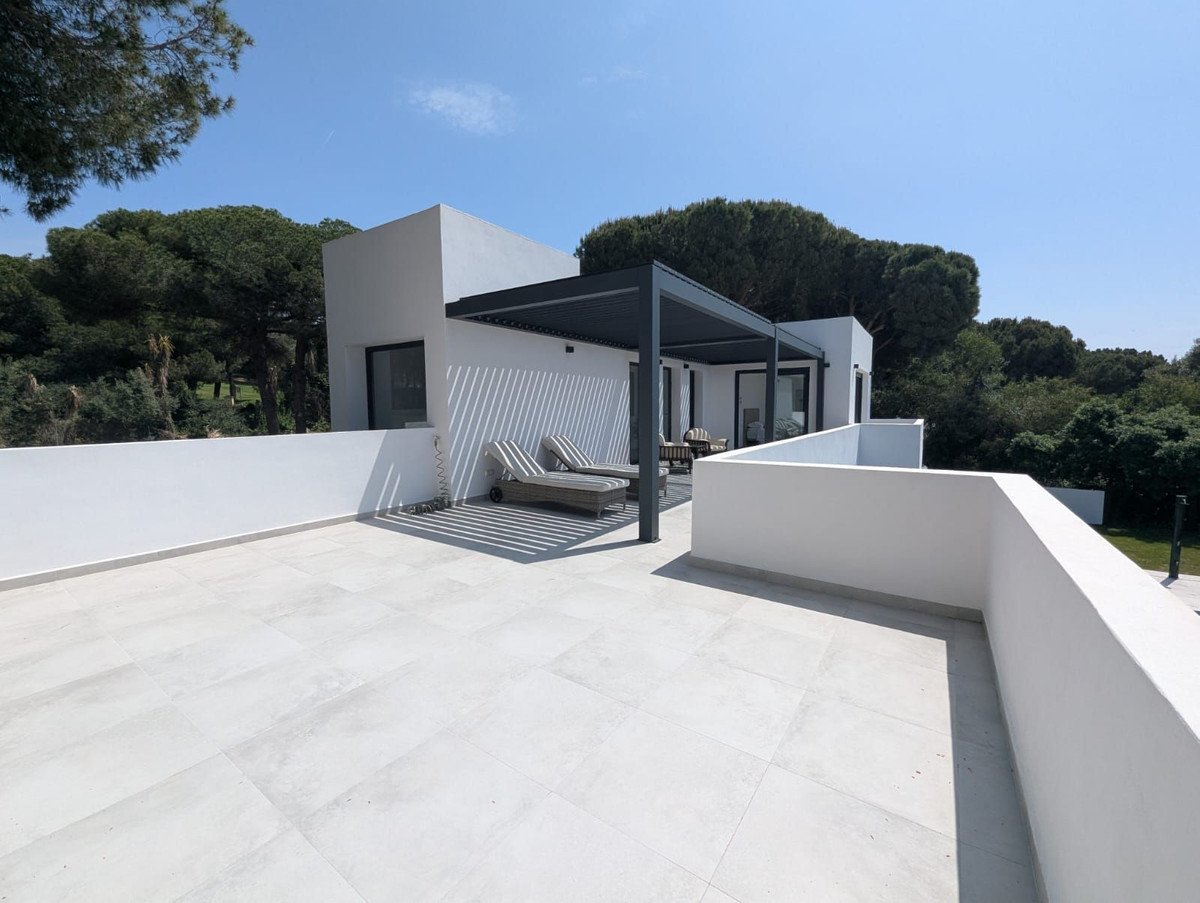 3 Bed Detached Villa in Artola