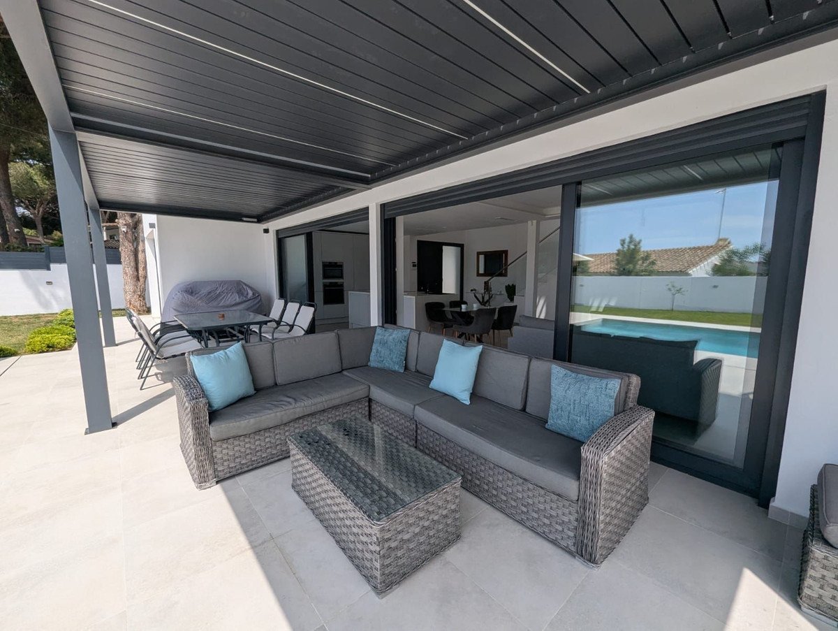 3 Bed Detached Villa in Artola