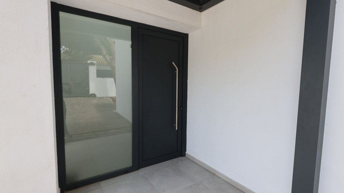 3 Bed Detached Villa in Artola