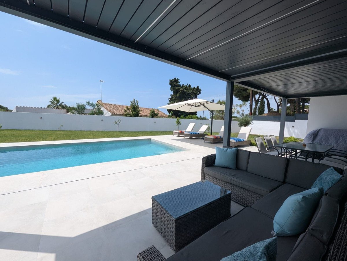 3 Bed Detached Villa in Artola