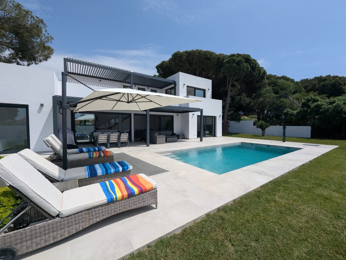 3 Bed Detached Villa in Artola