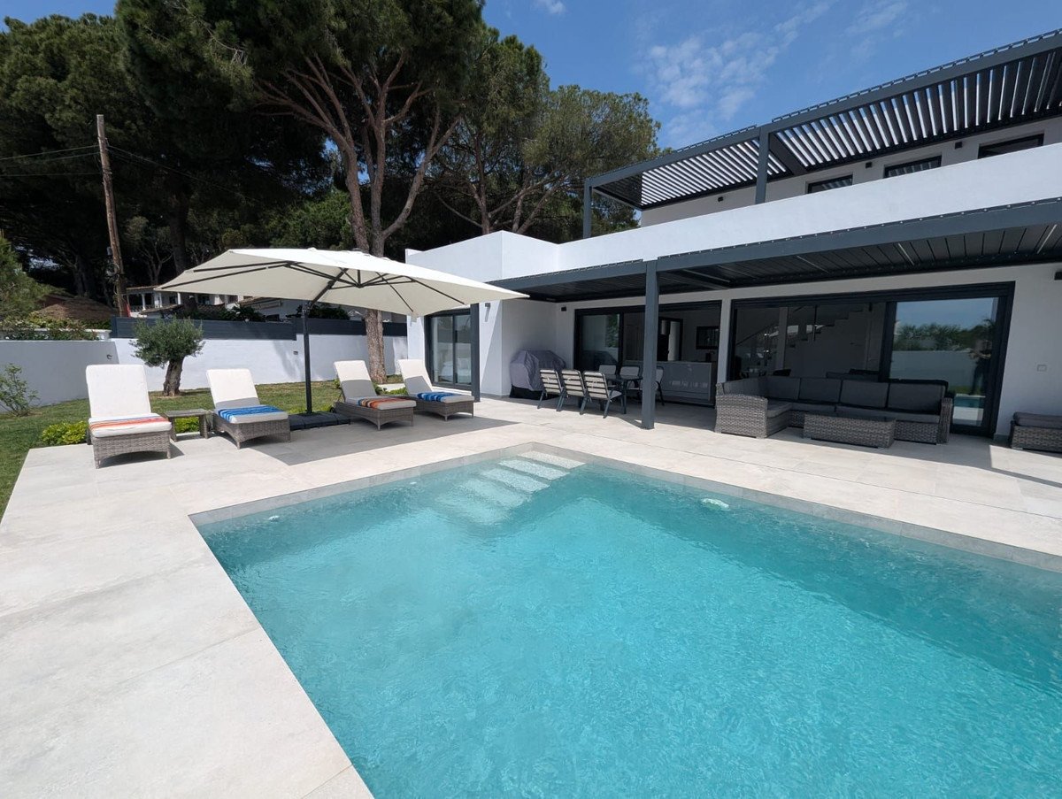 3 Bed Detached Villa in Artola