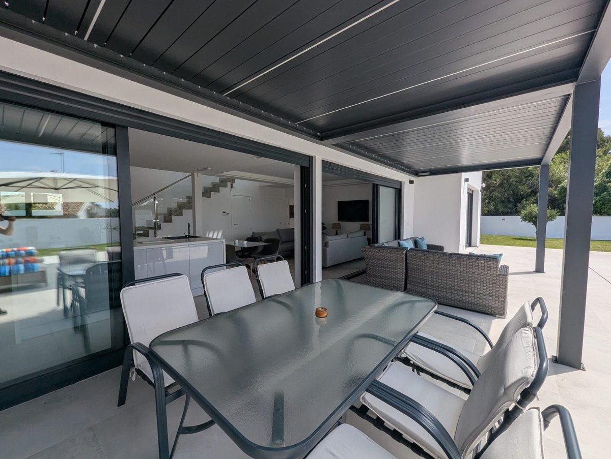 3 Bed Detached Villa in Artola