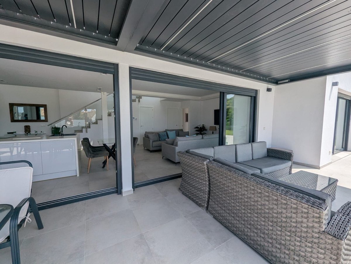 3 Bed Detached Villa in Artola