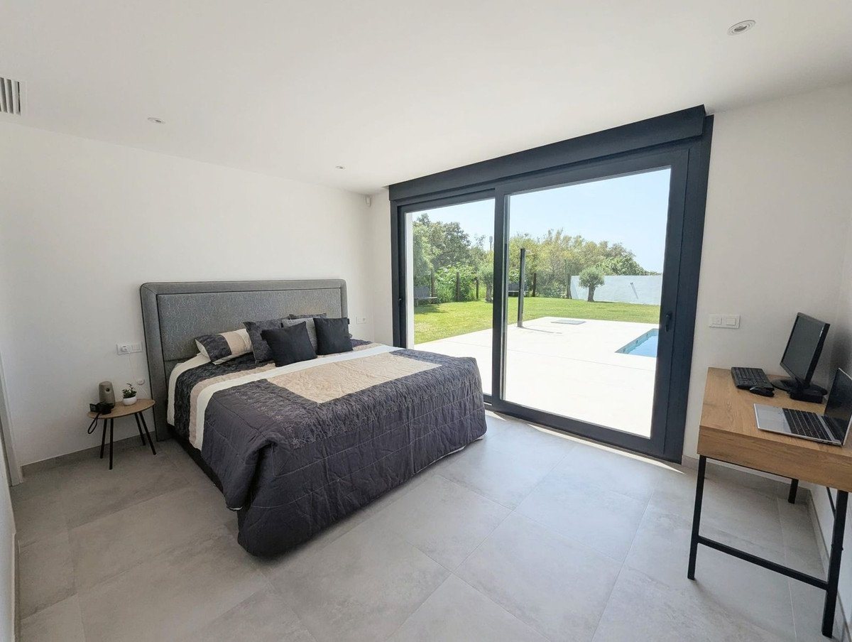 3 Bed Detached Villa in Artola