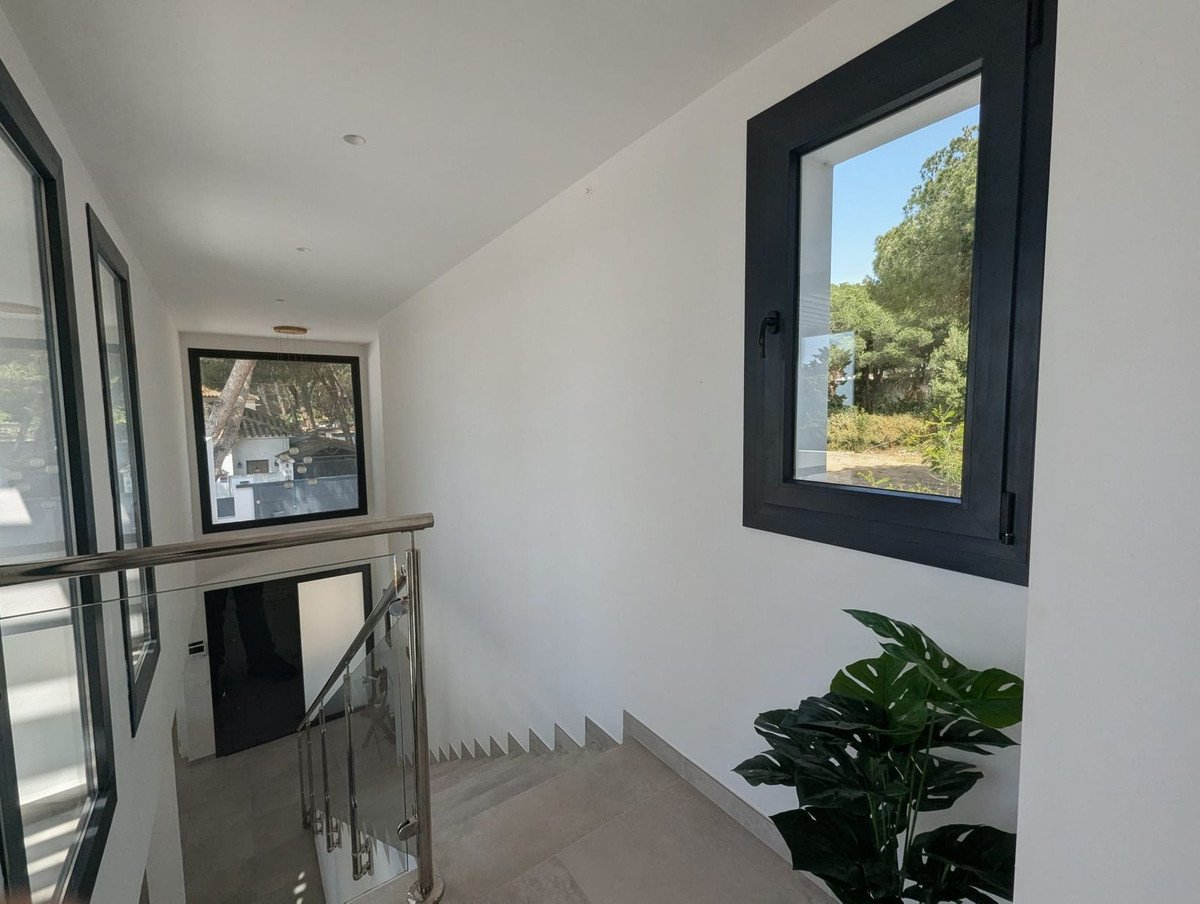 3 Bed Detached Villa in Artola