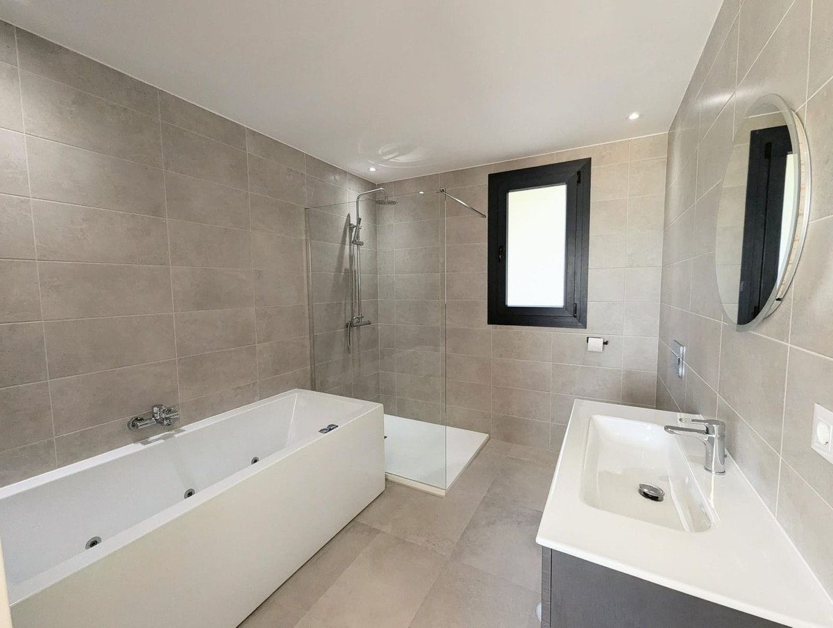 3 Bed Detached Villa in Artola