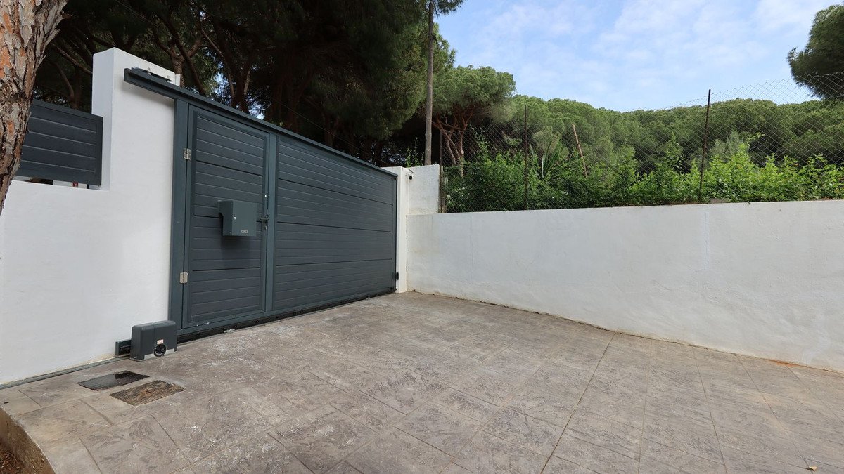 3 Bed Detached Villa in Artola