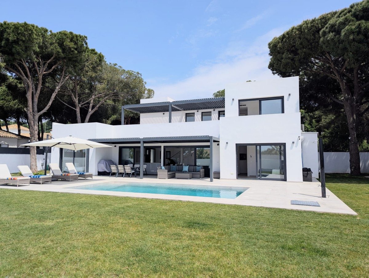 3 Bed Detached Villa in Artola