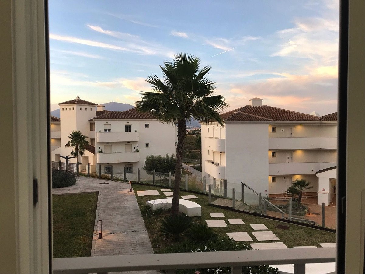 3 Bed Middle Floor Apartment in Punta Chullera