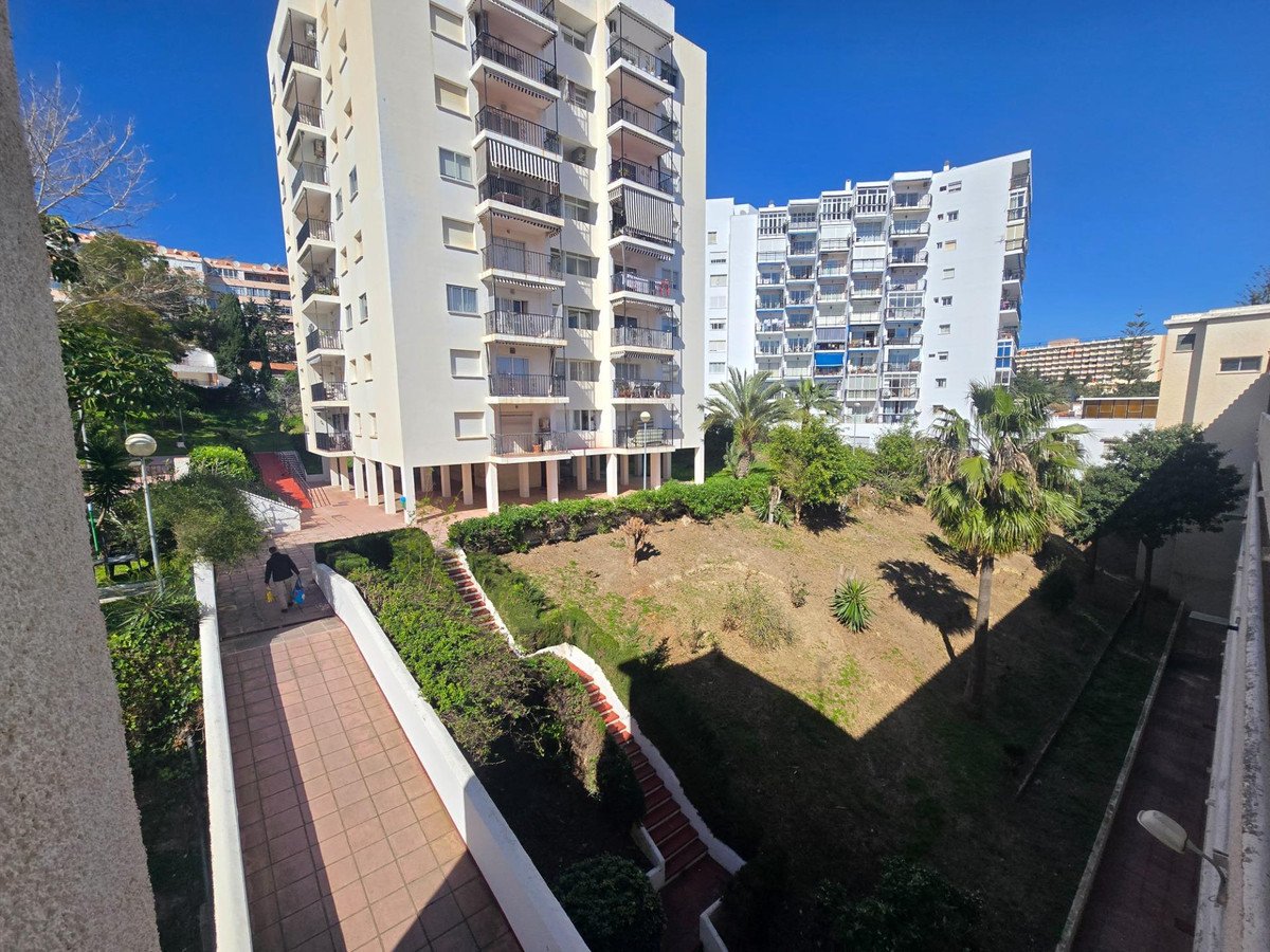 2 Bed Middle Floor Apartment in Benalmadena