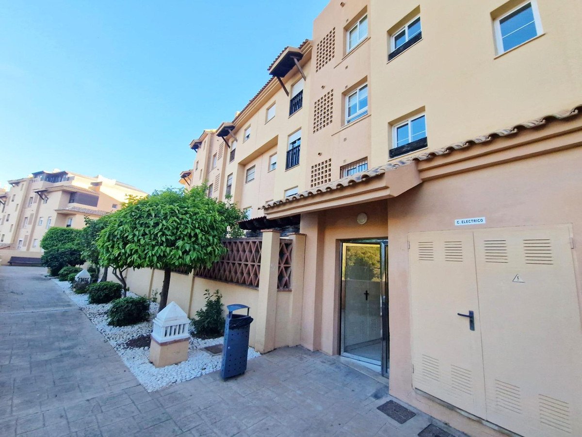 2 Bed Middle Floor Apartment in Rincón de la Victoria