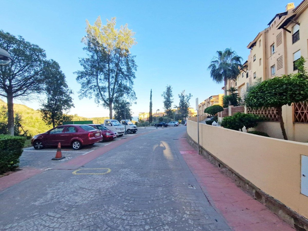 2 Bed Middle Floor Apartment in Rincón de la Victoria