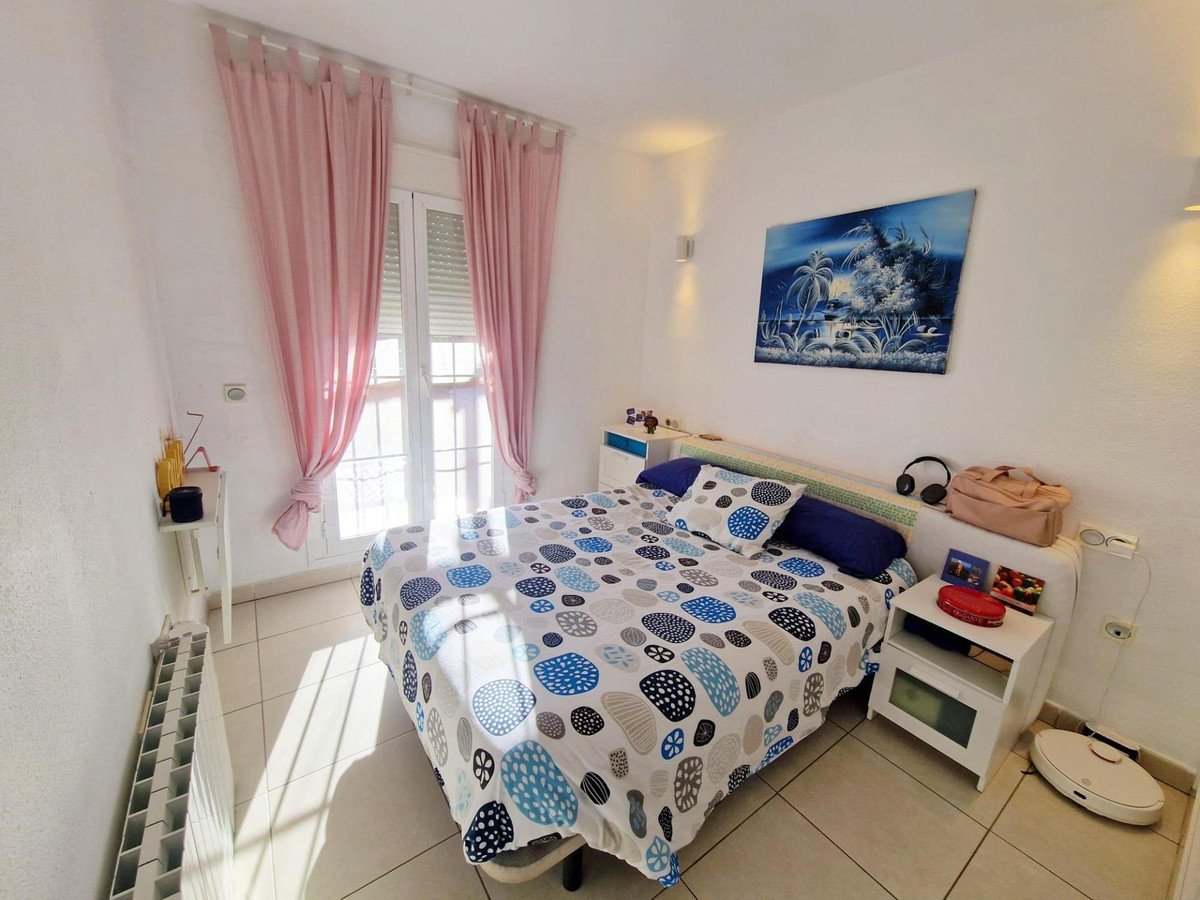 2 Bed Middle Floor Apartment in Rincón de la Victoria
